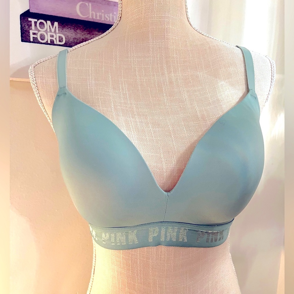💚PINK 🎀VICTORIA’S SECRET🎀 T-shirt Everyday Bra 34DD💚